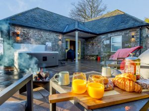 Angus Coastal Hot Tub Hideaway